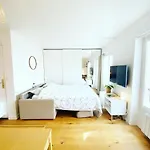 Au Calme Sur Jardin Tres Bel Appartement Lumineux - Flat-Guest