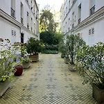 Appartement Au Rez De Chaussee Pres De Gare De Lyon