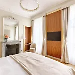 Appartement Artistique De Luxe 3 Chambres Sur Champs Elysee