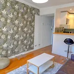 New Sunny Flat Near Montorgeuil
