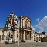 Spacious And Convenient 2 Bedroom Flat In Paris Centre