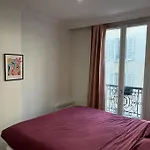 Lovely Renovated 1 Bedroom Apartment In Montmartre