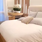 Luxurious And Glamorous Apartment