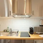 Mykeypers - Cozy Studio Near Canal Saint Martin