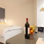 Mykeypers - Cozy Studio Near Canal Saint Martin