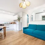 Charming Parisian Home Away From Home In The Heart Of Paris
