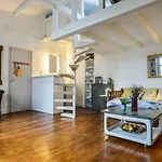 08 Grand Loft Near Notre Dame
