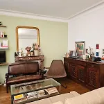 Buttes Chaumont Apartement