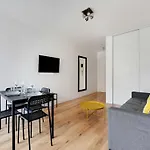 1Bdr 3P Apartment Balcony - St Maur Voltaire