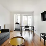 1Bdr 3P Apartment Balcony - St Maur Voltaire