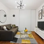Bnbnook - Cozy 1Br Steps From Notre-Dame & Seine