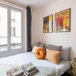 Cozy Studio - Eiffel Tower - Sleeps 2P