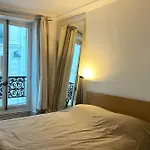 Charming Spacious T2 In The 18Th - Paris