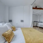 Classy, New & Large Designed Studio - Paris 16