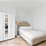 Modern Apartment Paris Moulin Rouge