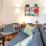 Luxury Flat For 6 People With Balcony - Near Metro