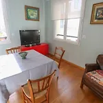 Bright Pied-A-Terre Eiffel Tower 4 People