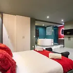 Arc De Triomphe Romantic Suite Jacuzzi Emeraude