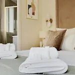 Pick A Flat\'S Apartment In Invalides - Avenue De Breteuil