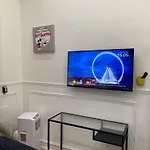 Urban Flat 72 - Pretty 3 Bedroom Flat - Triangle D Or