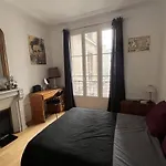 Bright Apartment On Rue Ballu