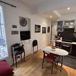 Bright Apartment On Rue Ballu