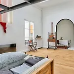 Apartment On Rue Pierre Fontaine