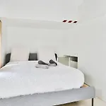 Apartment On Rue Pierre Fontaine
