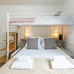 Best Deal! Modern Studio In Vibrant Area Only 5 Minutes By Walk To Metro - Central Location