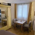 Peaceful Studio In A Impasse In Charonne
