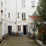 Peaceful Studio In A Impasse In Charonne