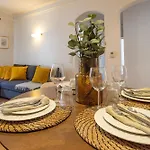 Spacious Apartment For 6 People