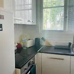 Beautiful 1 Bedroom Apartment Next To Roland