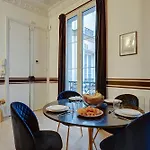Luxueux Appartement Au Coeur Des Champs-Elysees