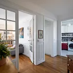 Lovely & Quiet A Montmartre