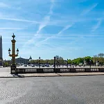 Lease Mobility L Champs-Elysee & Eiffel View L Triplex 2Br & Rooftop