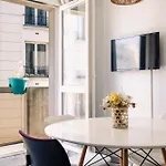 Pied-A-Terre In Paris 19