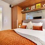 Card Hotel