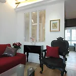 Holidaysinparis-Bourg Tibourg II