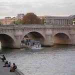 Just Renovated 138M2 On The Seine