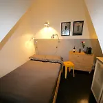 Le Petit Studio A Opera