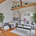 Lovely Nest Eiffel Tower Bottom