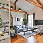 Lovely Nest Eiffel Tower Bottom