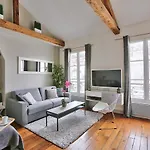 Lovely Nest Eiffel Tower Bottom