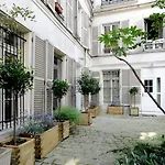 Helzear Montorgueil Suites