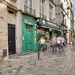 Marais-Rue Des Rosiers Id 24