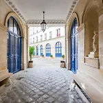 Veeve - À la Mode Retreat by the Seine