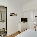 Apartment 3 People Close Eiffel Tower By Weekome