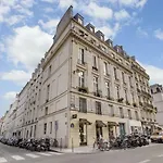 3 People - Place Des Vosges Paris By Weekome