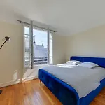 Elux Paris